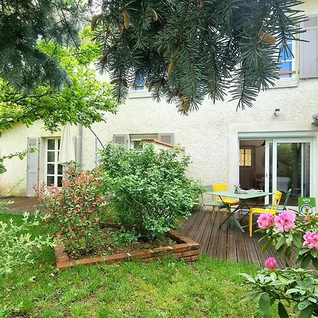 Avec Jardin, Terrasse Et Confort A - Fr-1-496-293 Сasa de vacaciones Saint-Galmier